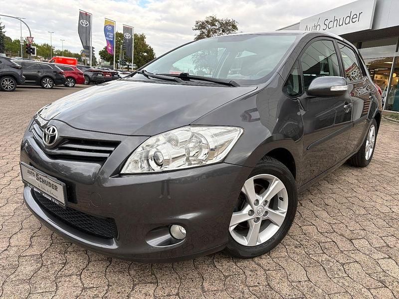 Grau Gebraucht 2012 Toyota Auris Edition Limousine | 8.990 € (Teuer) - Bild 1/4