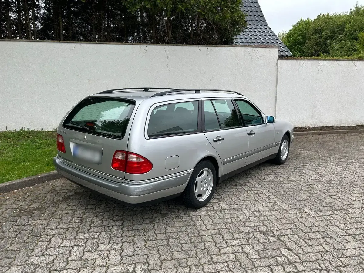 Gebraucht Mercedes E230 Elegance 150 PS (110 kW) 1997 Silber Kombi
