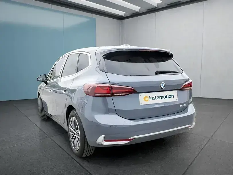 Gebraucht BMW 220 Active Tourer 156 PS (114 kW) 2023 Grau Van / Kleinbus