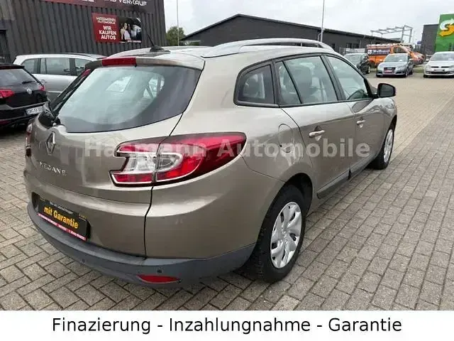 Gebraucht Renault Mégane Expression 110 PS (80 kW) 2012 Beige Limousine