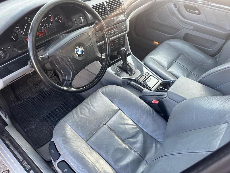 Gebraucht BMW 523 170 PS (125 kW) 1998 Silber Limousine