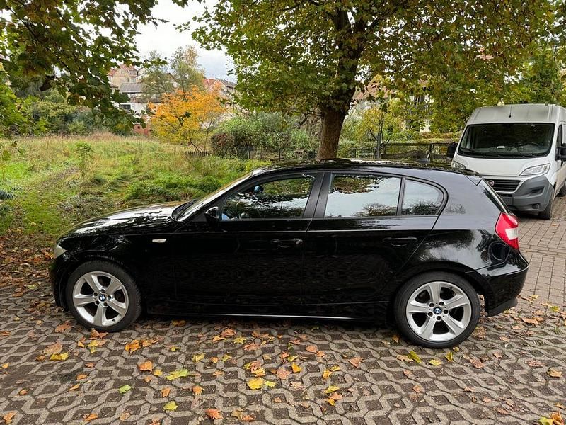 Schwarz Gebraucht 2005 BMW 118 Kleinwagen | 1.099 € - Bild 1/4