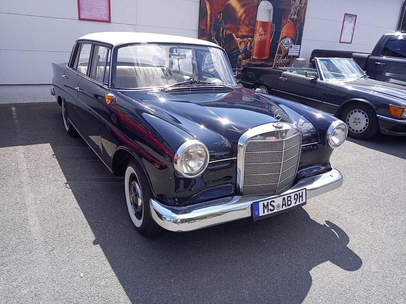 Blau Gebraucht 1962 Mercedes 190 Limousine | 11.500 € - Bild 1/3