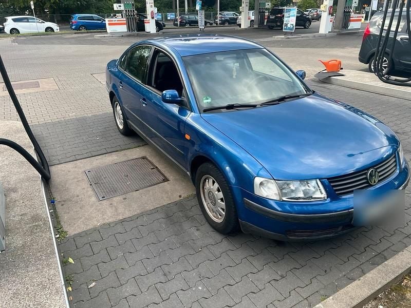 Blau Gebraucht 1997 VW Passat Limousine | 500 € (Superpreis) - Bild 1/4