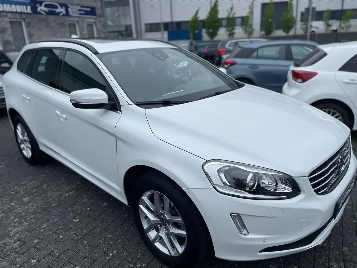 Second-hand Volvo XC60 Momentum 190 CP (139 kW) 2017 Alb SUV