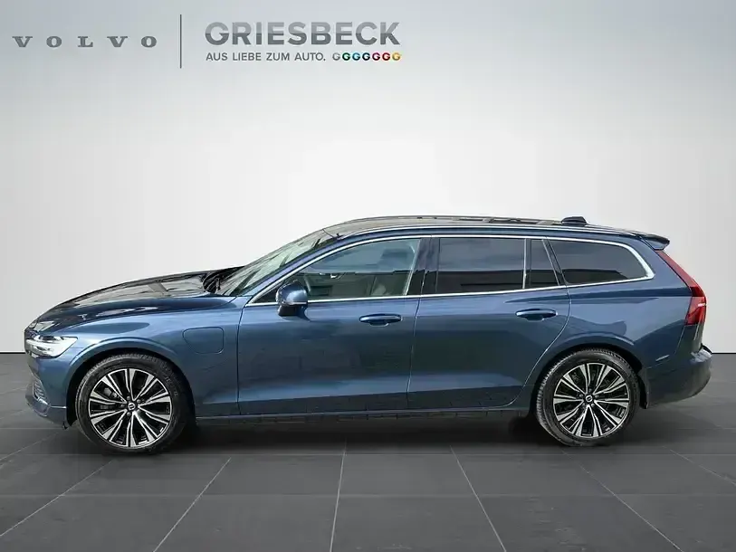 Używany Volvo V60 Plus 455 KM (334 kW) 2022 Niebieski Kombi