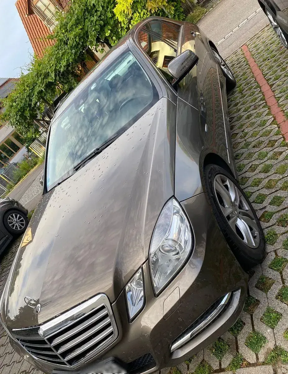 Gebraucht Mercedes E300 Avantgarde 204 PS (150 kW) 2010 Beige Limousine