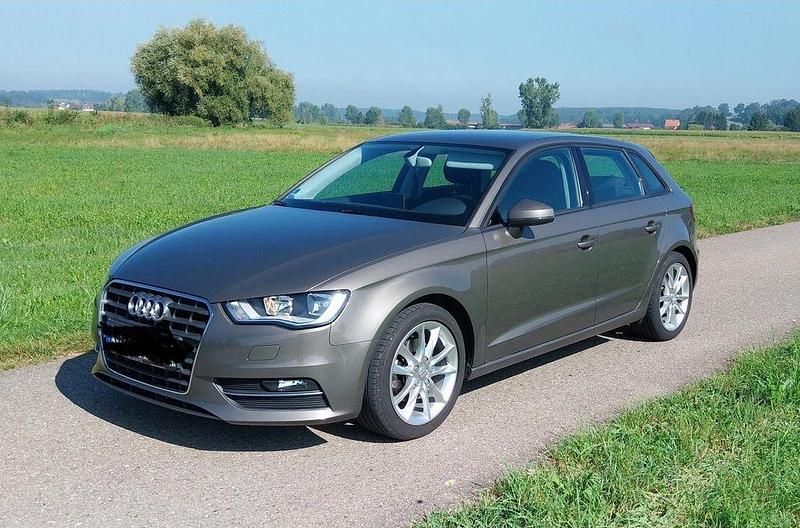 Braun Gebraucht 2015 Audi A3 Sportback Ambition Limousine | 13.850 € (Fairer Preis) - Bild 1/4