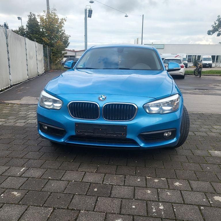 Weiß Gebraucht 2018 BMW 118 Sport Line Kleinwagen | 13.290 € (Superpreis) - Bild 1/4