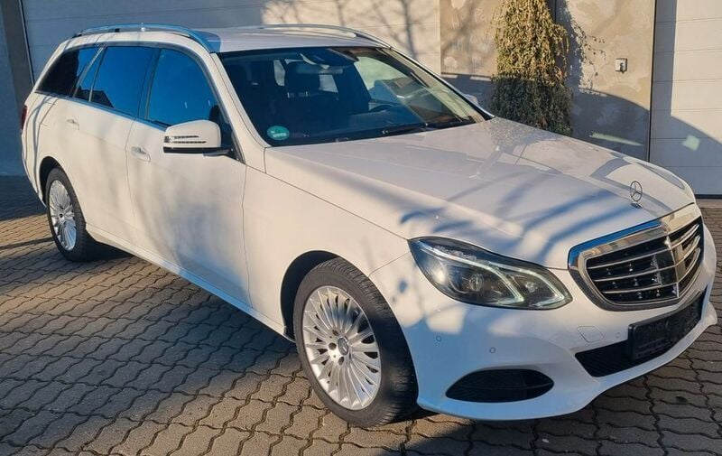 Weiß Gebraucht 2016 Mercedes E350 Limousine | 10.990 € (Guter Preis) - Bild 1/4