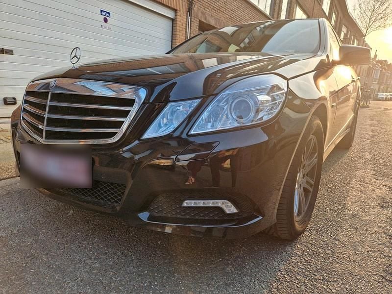 Gebraucht Mercedes E220 Avantgarde 170 PS (125 kW) 2009 Schwarz Limousine