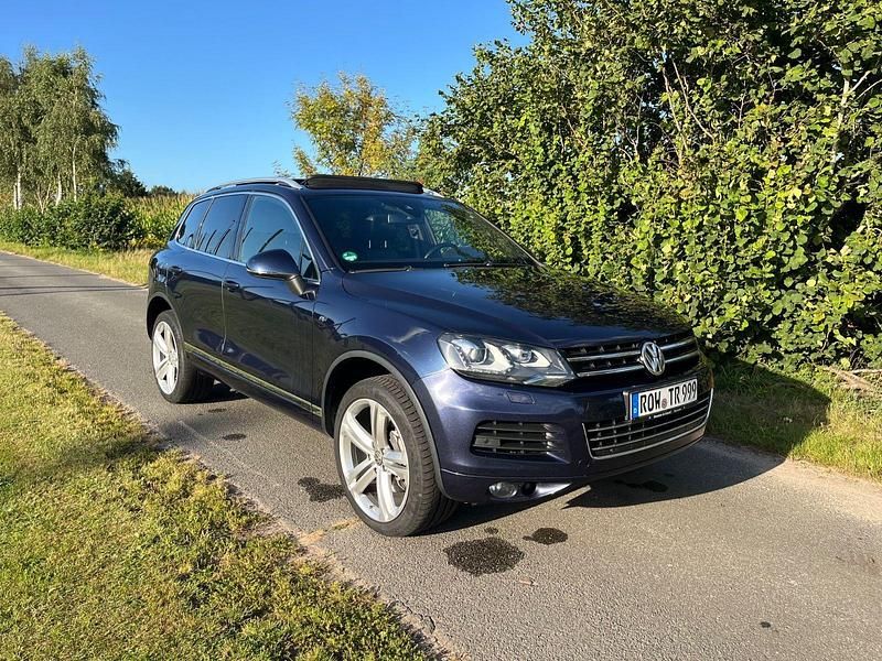 Blau Gebraucht 2012 VW Touareg R-line SUV | 14.990 € (Fairer Preis) - Bild 1/4