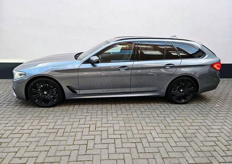 Grau Gebraucht 2020 BMW 520 M Sport Kombi | 32.999 € (Etwas zu teuer) - Bild 1/4