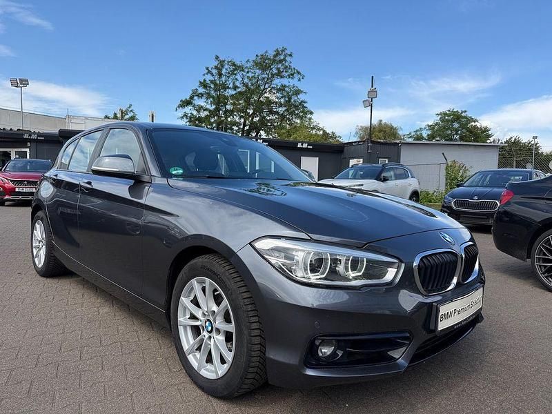 Grau Gebraucht 2017 BMW 120 Sport Line Kleinwagen | 11.999 € (Guter Preis) - Bild 1/4