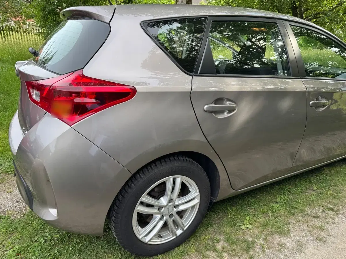 Gebraucht Toyota Auris Cool 101 PS (74 kW) 2014 Beige Limousine