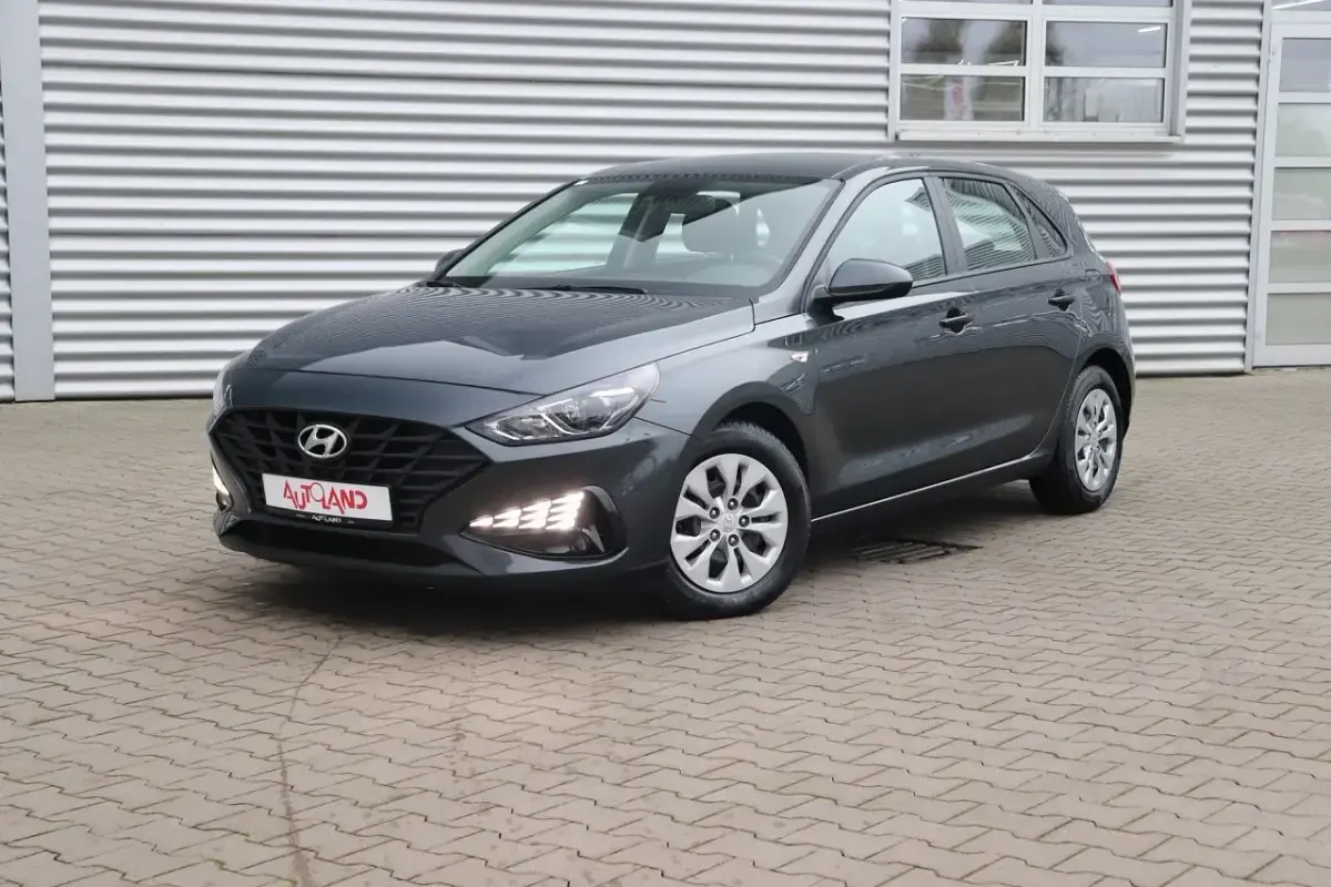 Gebraucht Hyundai i30 120 PS (88 kW) 2021 Amazongraumet. Limousine