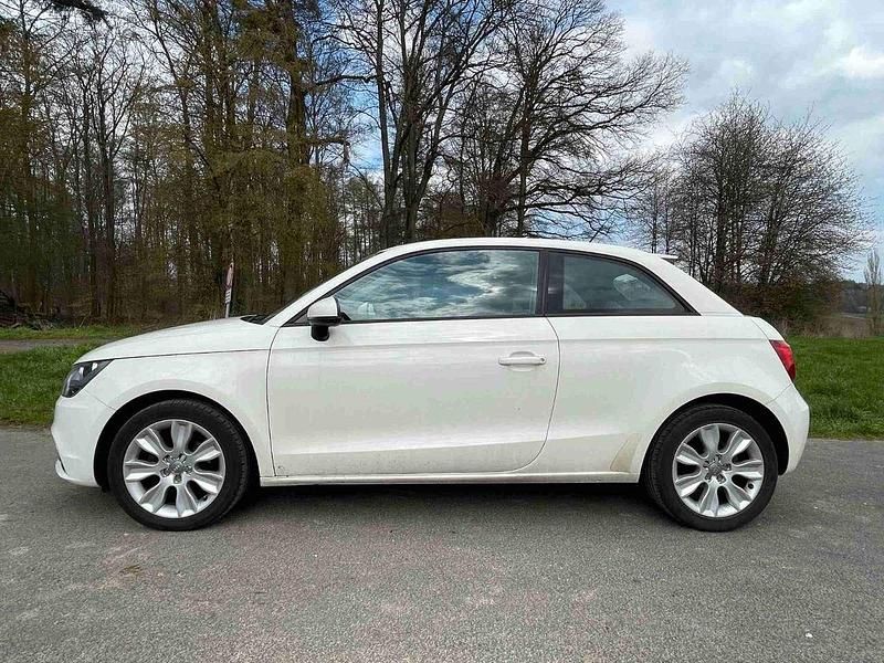 Gebraucht Audi A1 Attraction 86 PS (63 kW) 2011 Weiß Kleinwagen