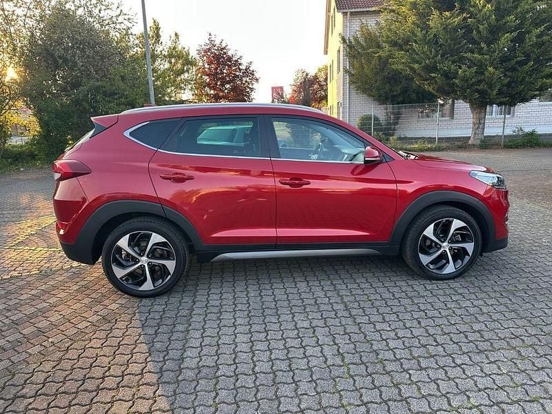 Gebraucht Hyundai Tucson Style 141 PS (103 kW) 2017 Rot SUV