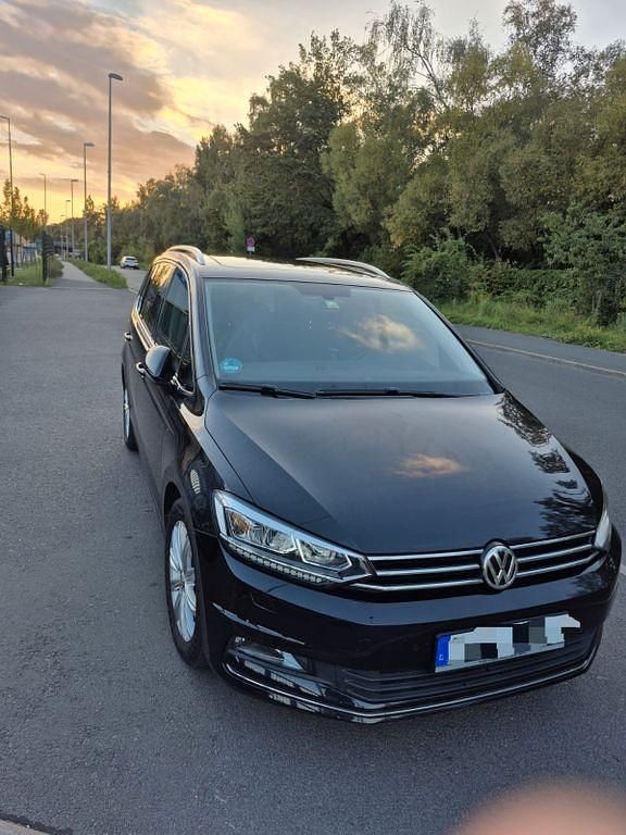 Schwarz Gebraucht 2016 VW Touran Highline Van / Kleinbus | 17.900 € (Fairer Preis) - Bild 1/4