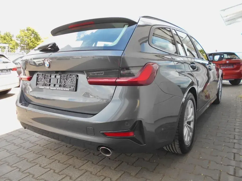 Gebraucht BMW 318 150 PS (110 kW) 2022 Grau Kombi