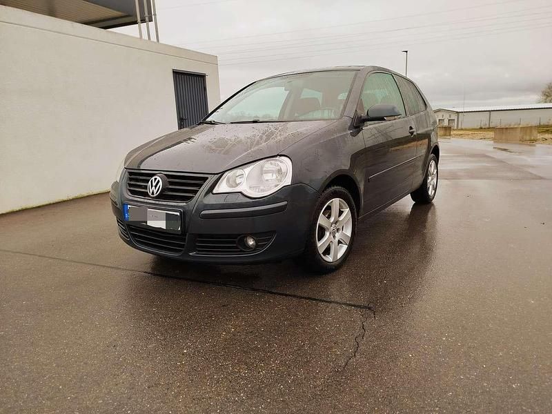 Grau Gebraucht 2009 VW Polo United Limousine | 2.000 € (Fairer Preis) - Bild 1/4