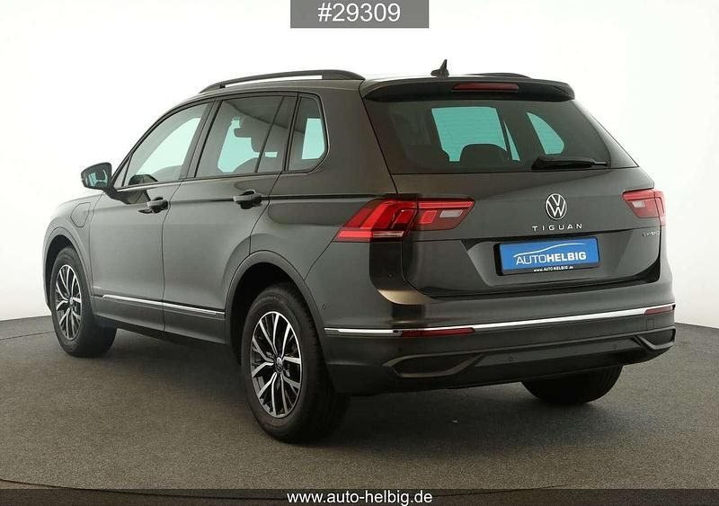 Gebraucht VW Tiguan Life 245 PS (180 kW) 2022 Grau SUV