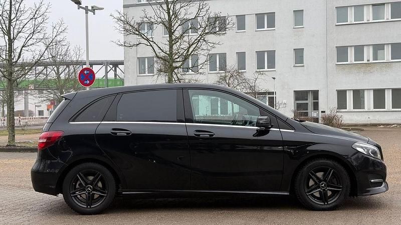 Gebraucht Mercedes B200 Urban 136 PS (100 kW) 2015 Schwarz Van / Kleinbus