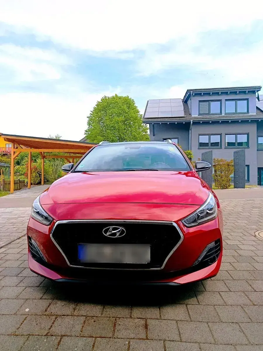 Gebraucht Hyundai i30 Passion Plus 140 PS (102 kW) 2018 Rot Kombi