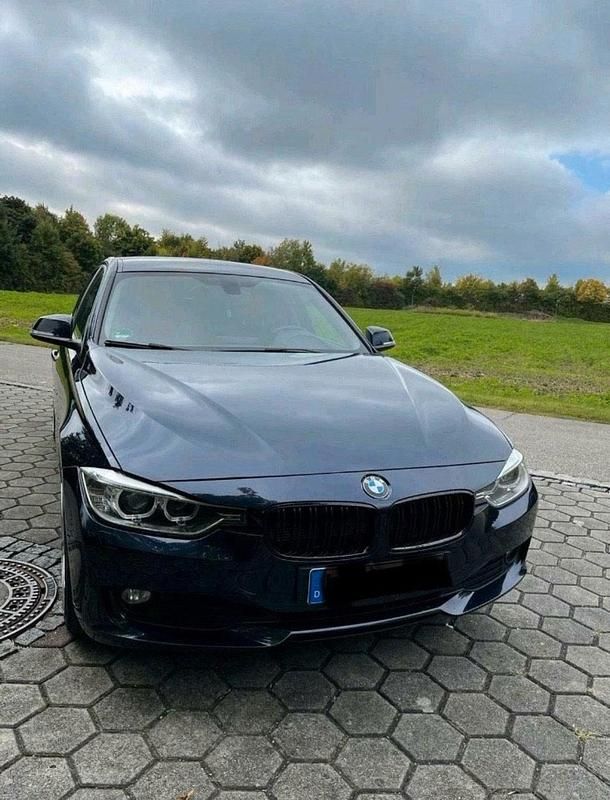 Gebraucht BMW 320 184 PS (135 kW) 2012 Blau Limousine