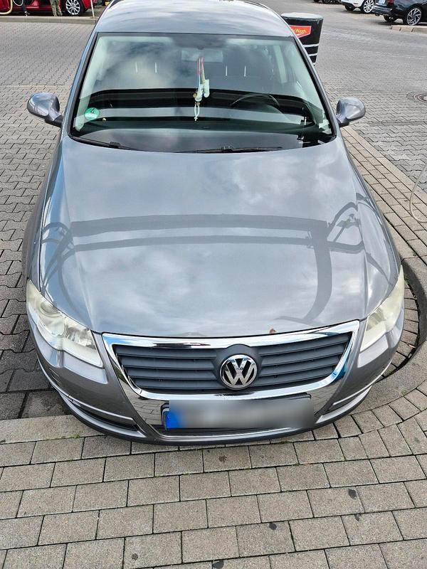 Grau Gebraucht 2006 VW Passat Limousine | 1.800 € (Guter Preis) - Bild 1/4