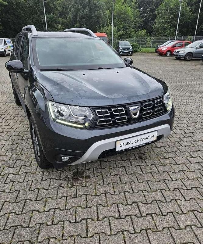 Grau comete Gebraucht 2020 Dacia Duster Celebration SUV | 15.650 € (Fairer Preis) - Bild 1/4
