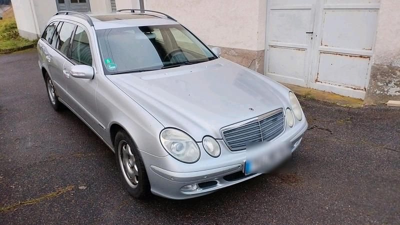 Grau Gebraucht 2003 Mercedes E200 Kombi | 1.700 € (Superpreis) - Bild 1/4