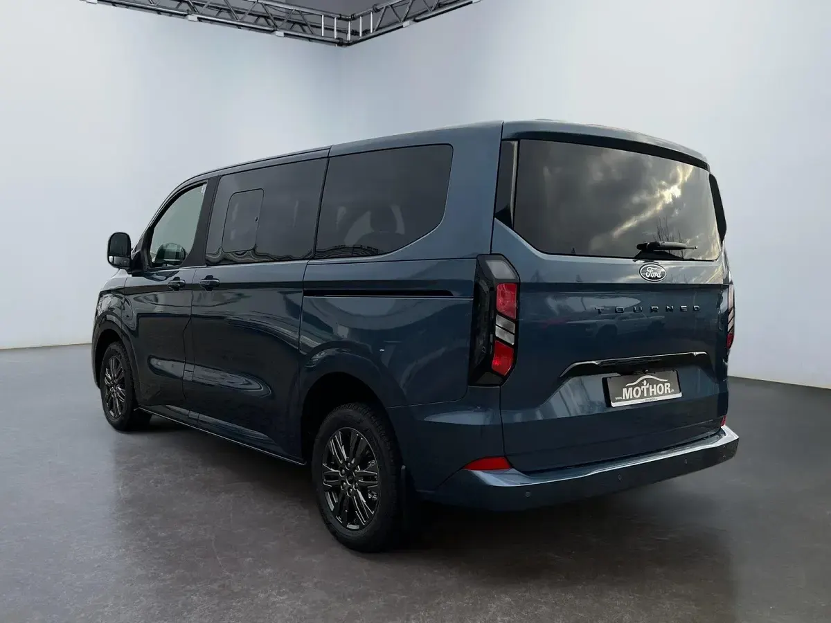 Neu Ford Tourneo Custom Titanium 170 PS (125 kW) 2025 Chromablau Van