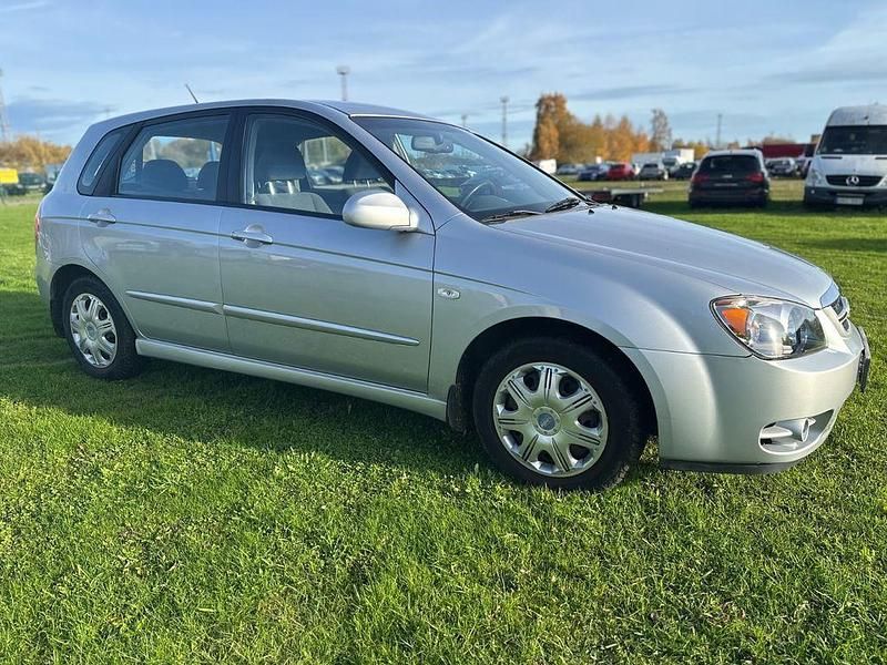 Grau Gebraucht 2006 Kia Cerato EX Limousine | 1.700 € (Guter Preis) - Bild 1/4