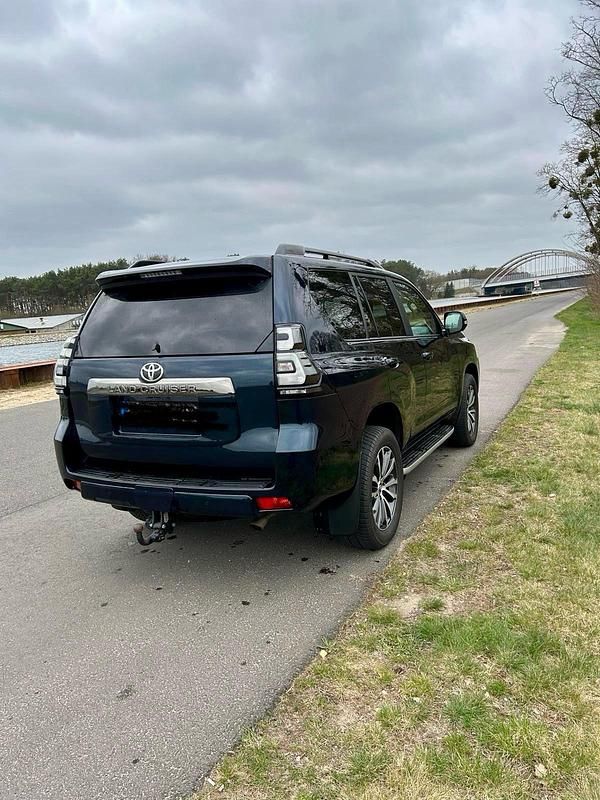 Gebraucht Toyota Land Cruiser TEC-Edition 204 PS (150 kW) 2022 Blau SUV