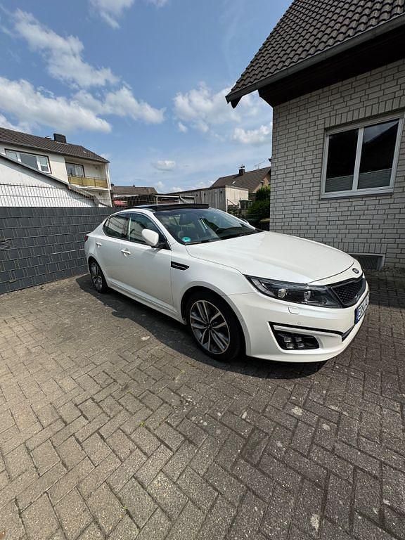 Weiß Gebraucht 2013 Kia Optima Spirit Limousine | 11.499 € (Fairer Preis) - Bild 1/4