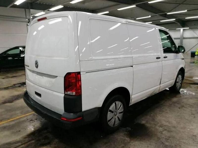 Gebraucht VW Transporter 110 PS (80 kW) 2024 Candyweiß Van