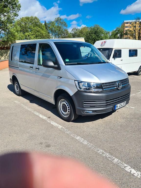 Gebraucht VW Transporter 150 PS (110 kW) 2018 Silber Van