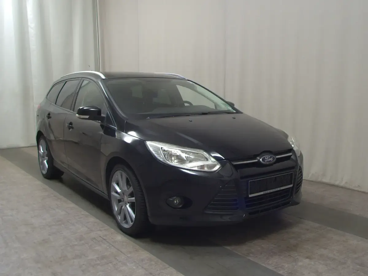 Gebraucht Ford Focus Trend 125 PS (91 kW) 2011 Panther schwarz metallic Kombi
