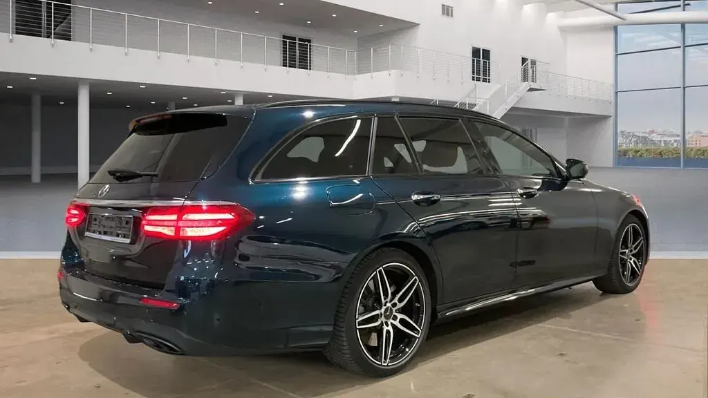 Gebraucht Mercedes E43 AMG AMG 401 PS (294 kW) 2018 Blau Limousine
