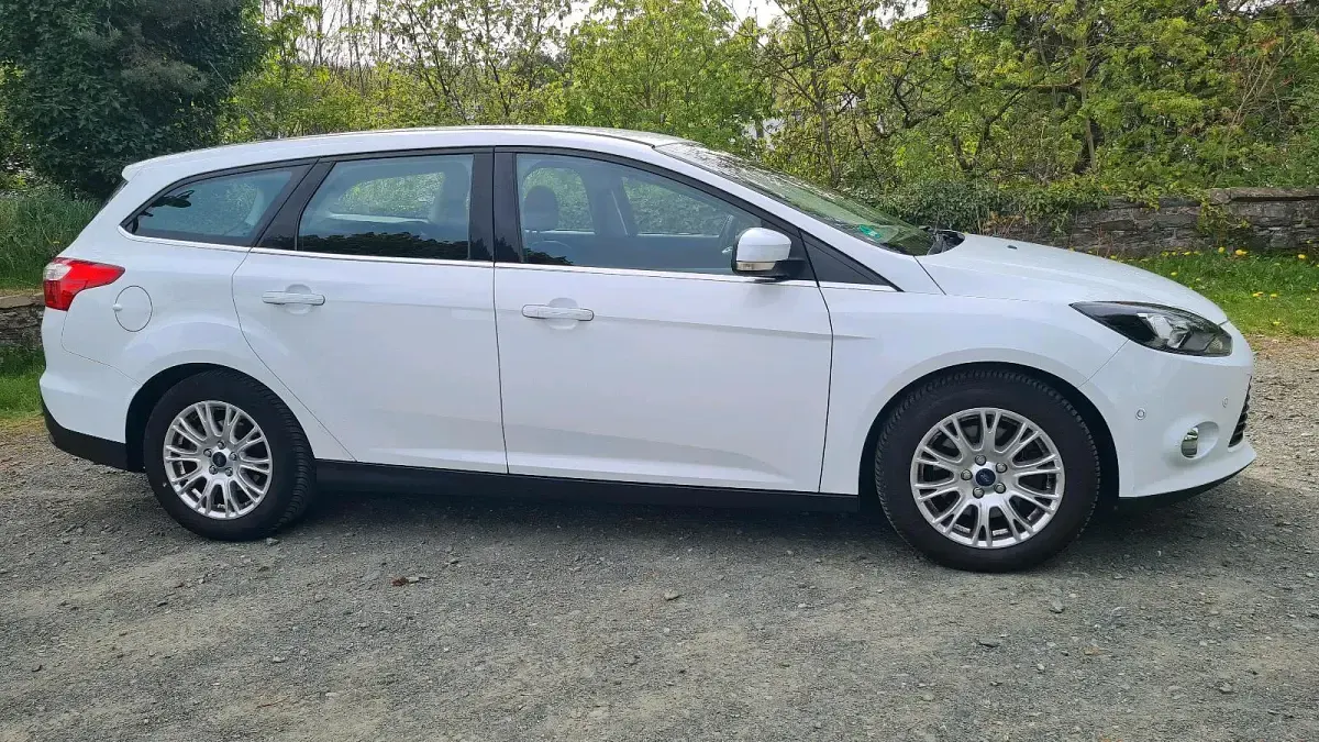 Gebraucht Ford Focus 150 PS (110 kW) 2011 Weiß Kombi