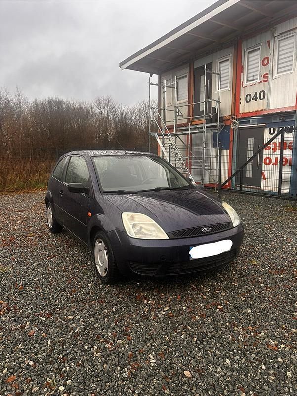 Blau Gebraucht 2004 Ford Fiesta Limousine | 1.300 € (Fairer Preis) - Bild 1/4