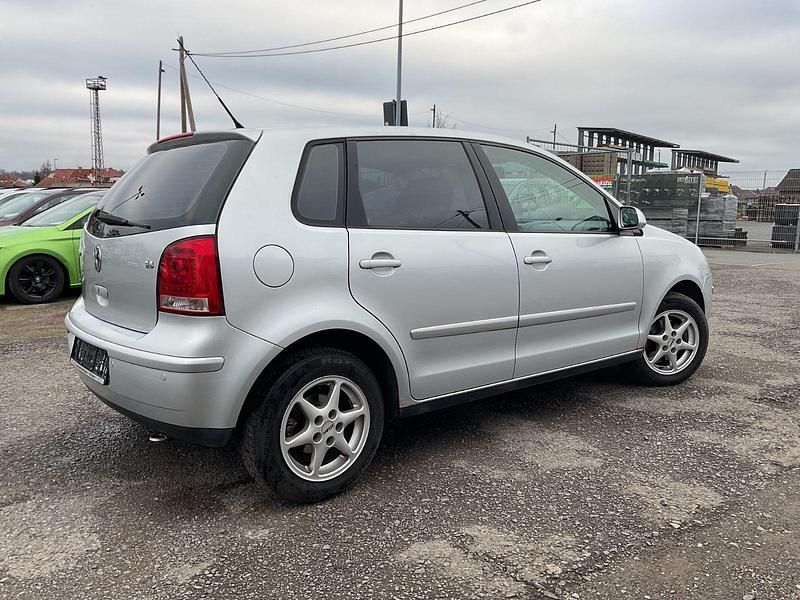 Gebraucht VW Polo Comfortline 75 PS (55 kW) 2006 Silber Kleinwagen