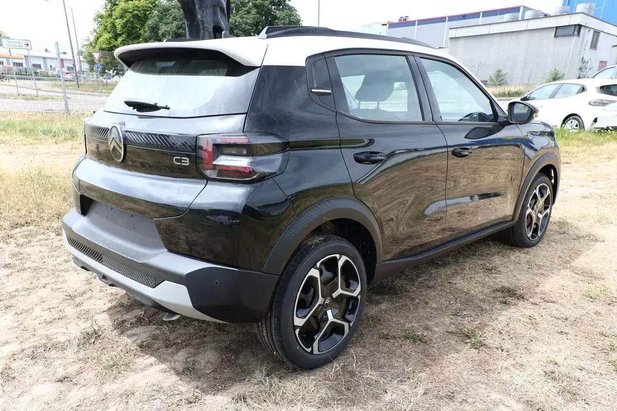 Neu Citroën C3 101 PS (74 kW) 2026 Perla nera schwarz metallic / da SUV
