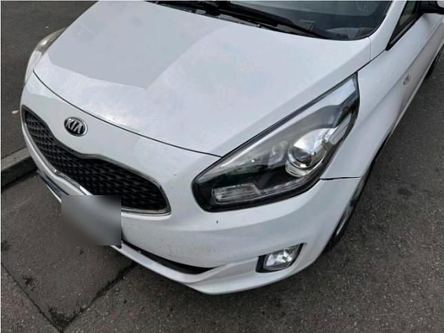 Weiß Gebraucht 2014 Kia Carens Van / Kleinbus | 6.499 € (Guter Preis) - Bild 1/4