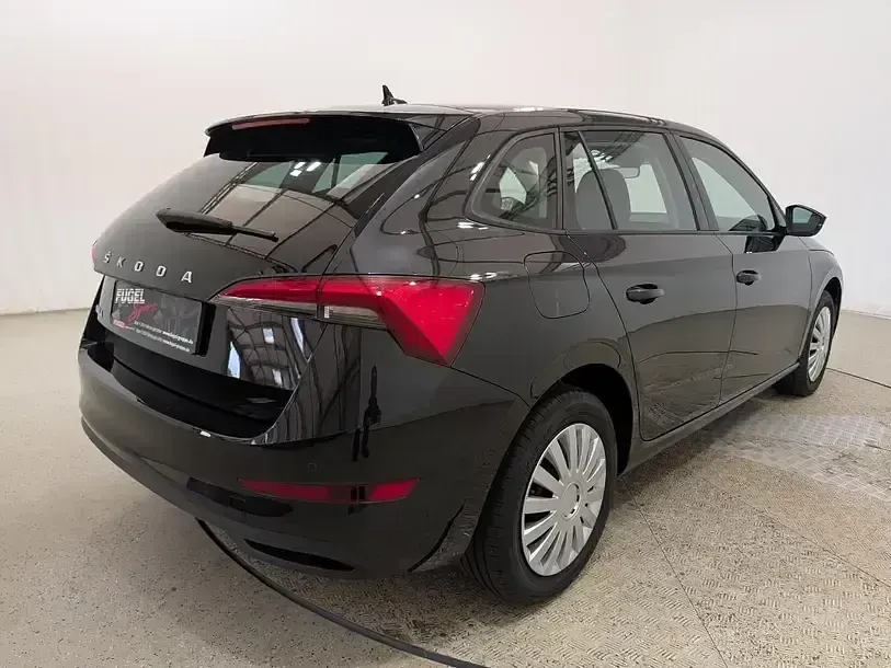 Gebraucht Skoda Scala Ambition 110 PS (80 kW) 2023 Schwarzmagic perleffekt Kleinwagen