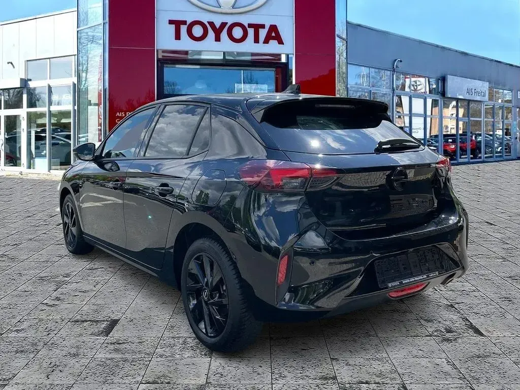 Gebraucht Opel Corsa 101 PS (74 kW) 2023 Lackierung schwarz perla nera/typ a Kleinwagen