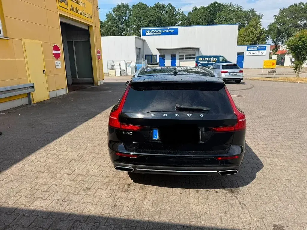 Gebraucht Volvo V60 150 PS (110 kW) 2019 Schwarz Kombi