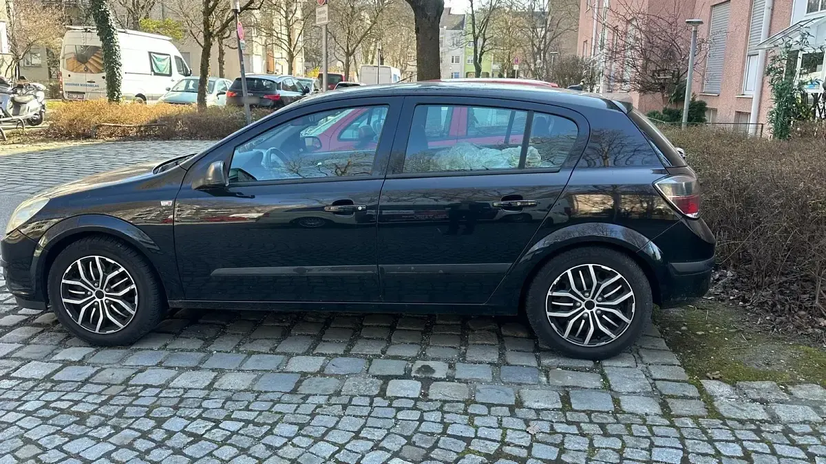 Gebraucht Opel Astra 105 PS (77 kW) 2004 Schwarz Kleinwagen