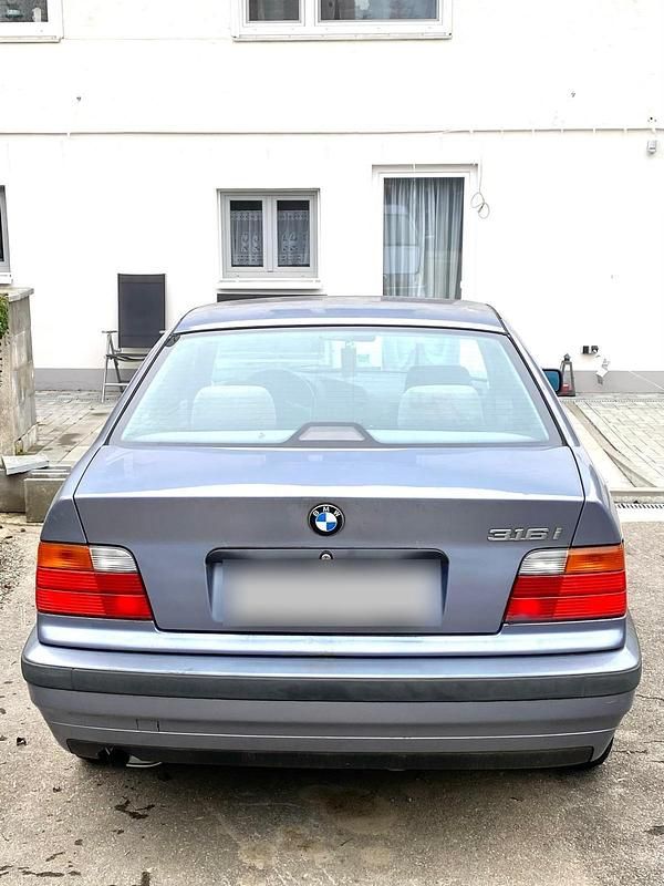 Gebraucht BMW 316 Basis 105 PS (77 kW) 1997 Violet Limousine